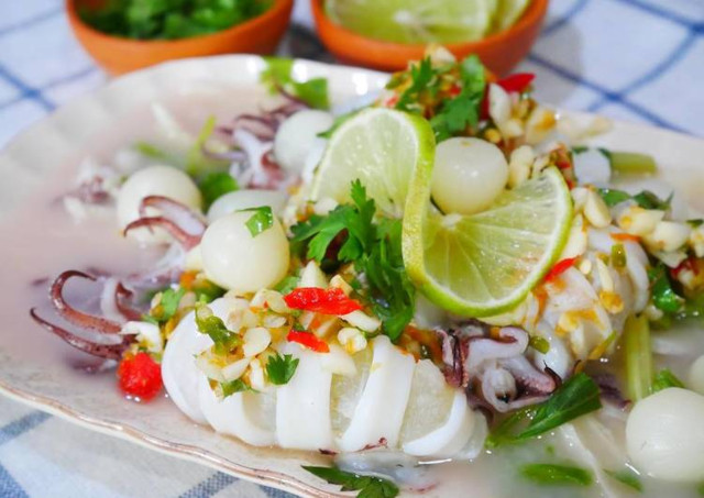 Steamed Squid with Lemon